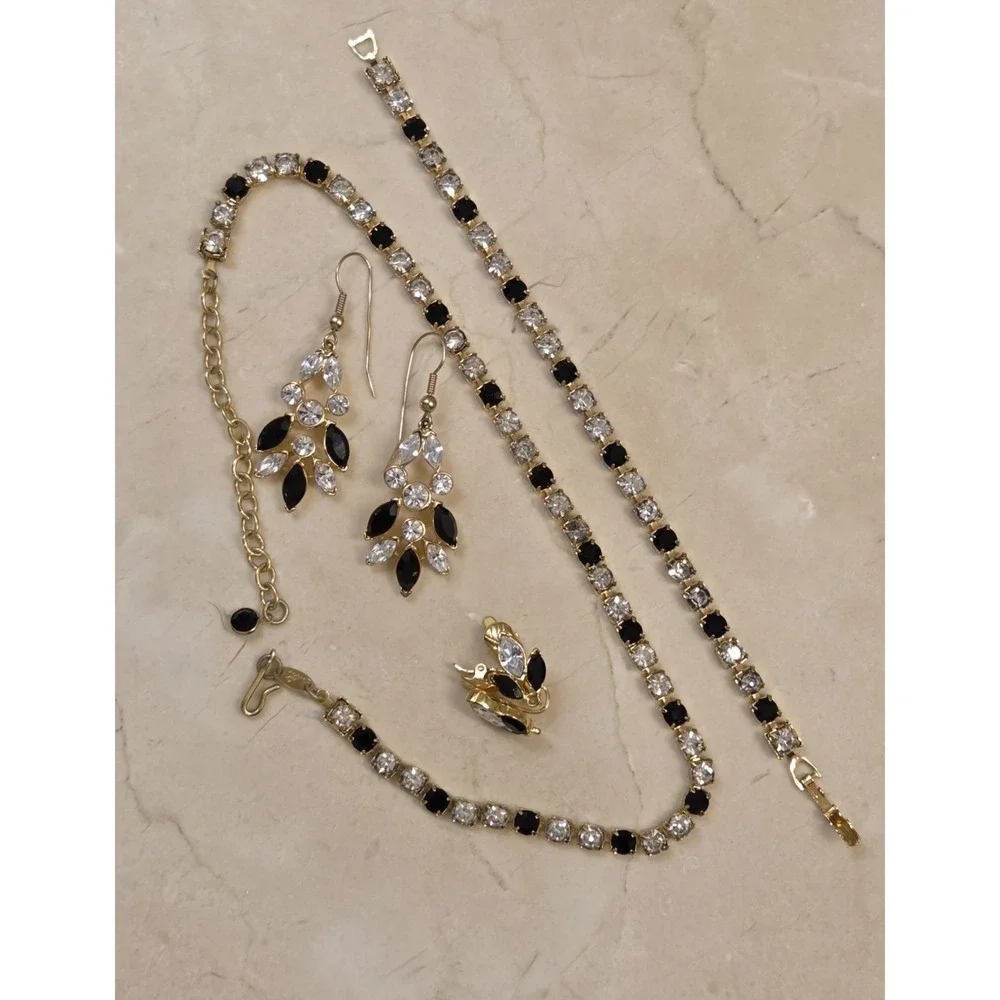 Vintage Trifari Rhinestone Jewelry Set, Choker, Earrings,‎ Bracelet - Signed